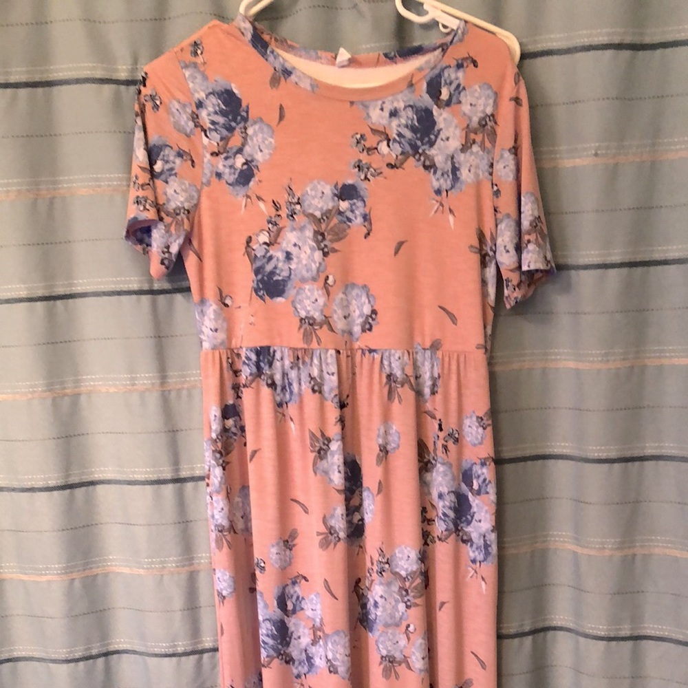 Floral maxi maternity dress.